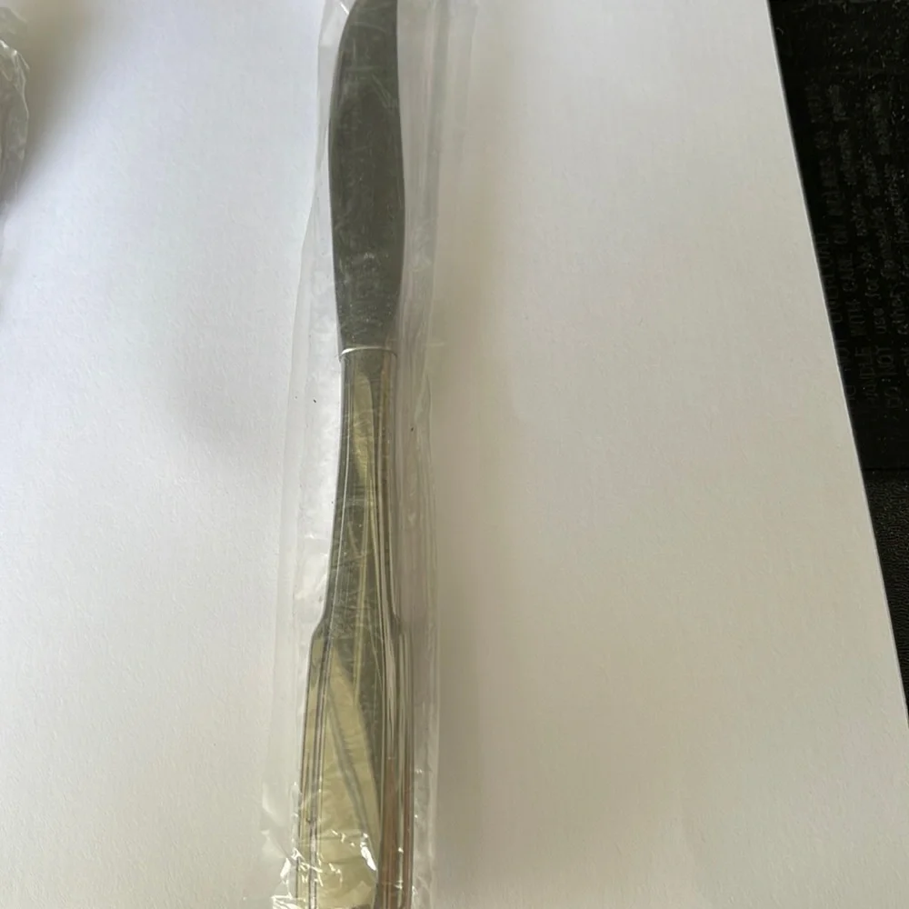 New Oneida USA Freemont Dinner Knife